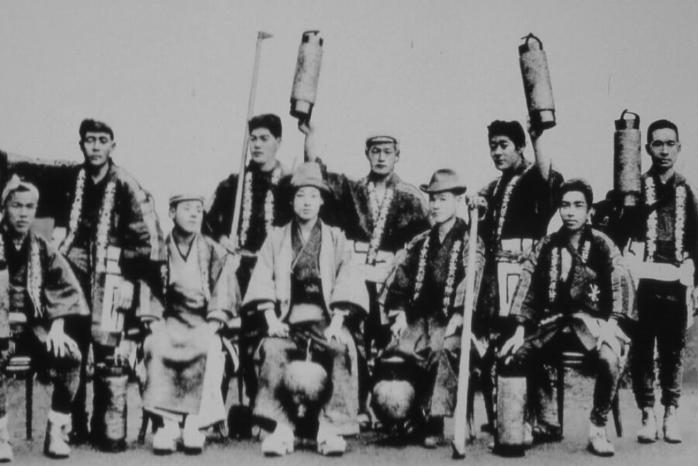 契約者を24時間365日体制で火災から守るという献身的な「お客さまサービス」の精神から「東京火災消防組」を結成