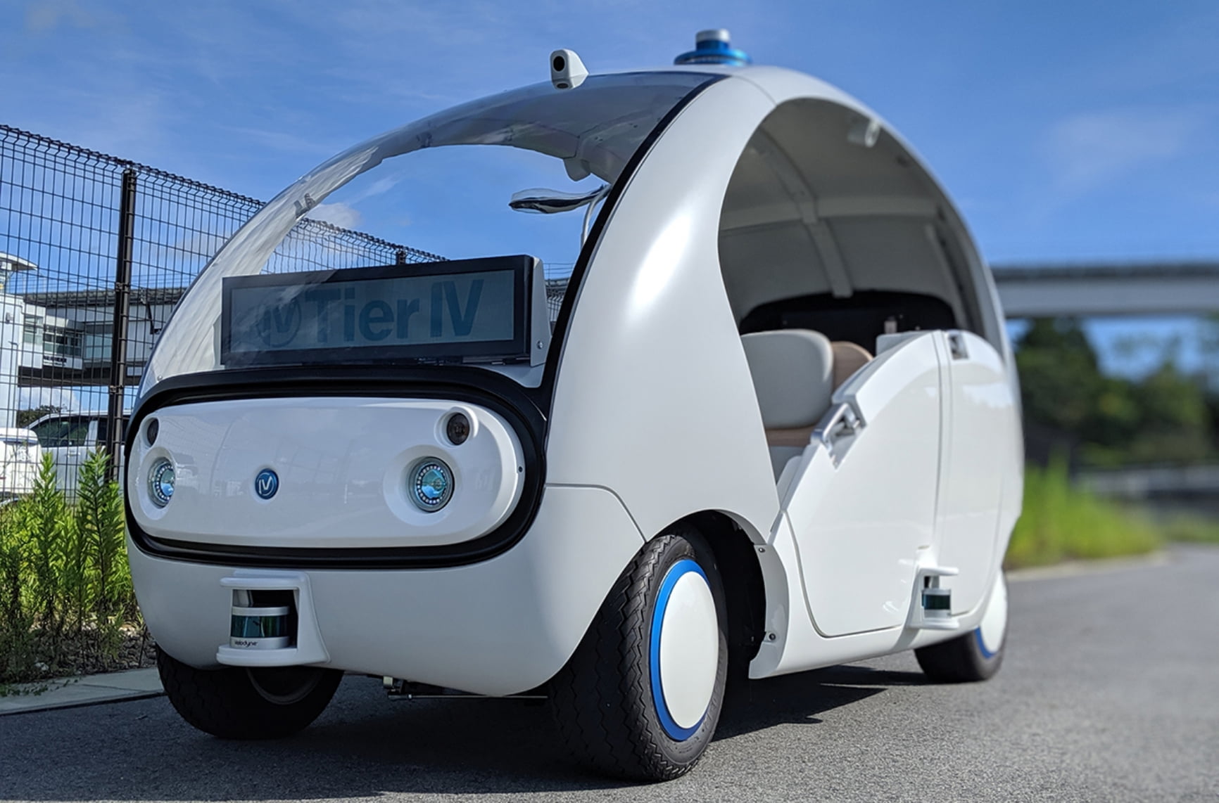 移動の自由を提供することで、交通弱者を救い、交通事故のないクルマ社会の実現へ